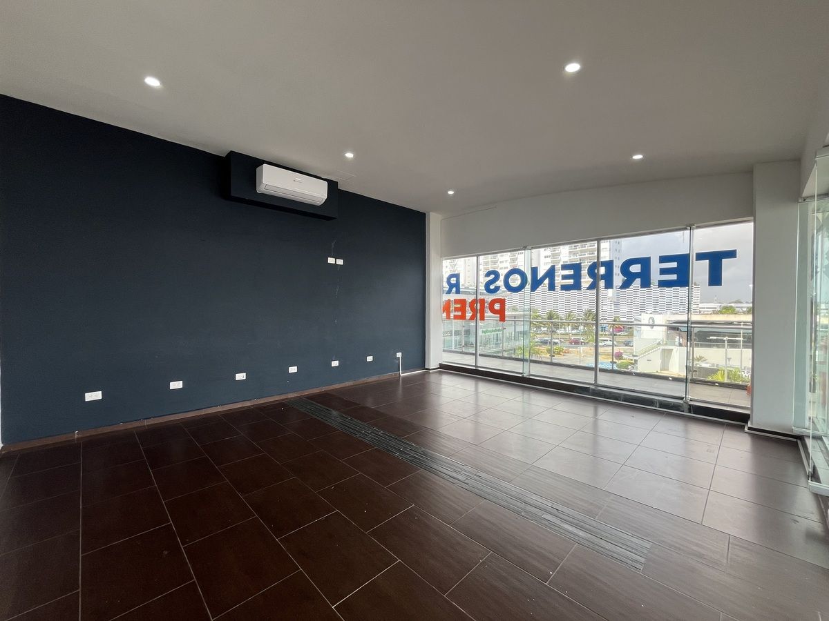 Local comercial/ Oficina en Bonampak frente a Plaza de Toros