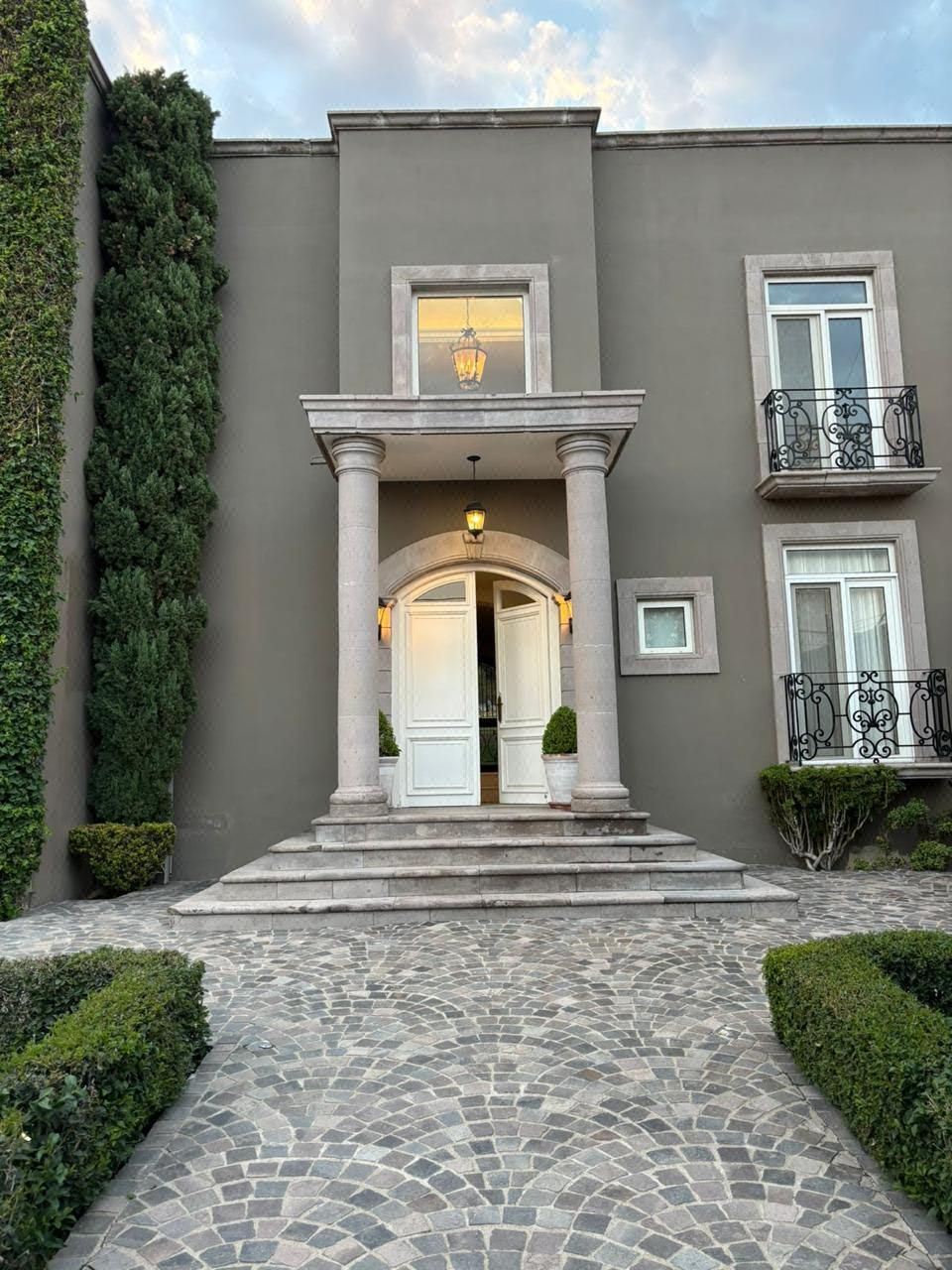 Hermosa Casa en Venta en Villas de Irapuato, colinda con campo de golf.