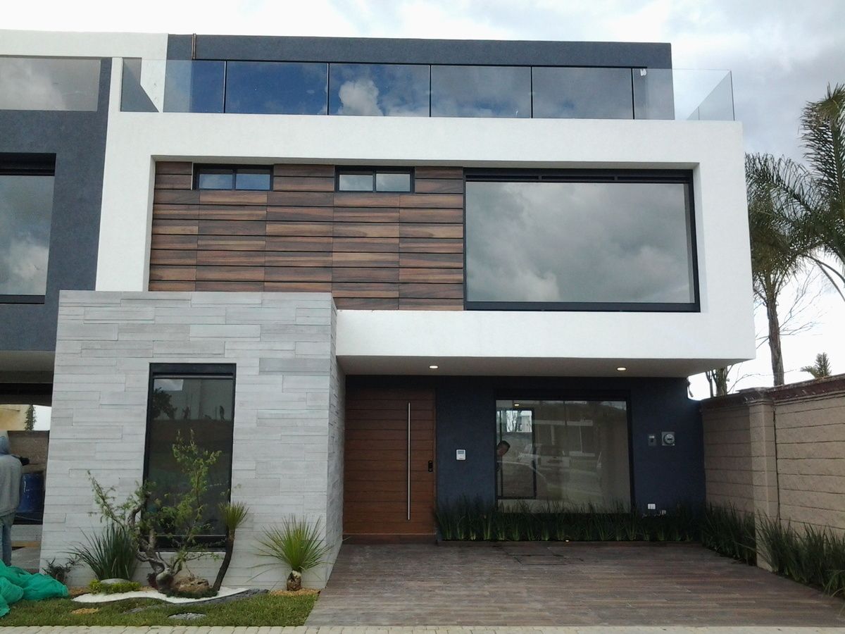 CASA EN FRACCIONAMIENTO VALLE IMPERIAL EN ZAPOPAN