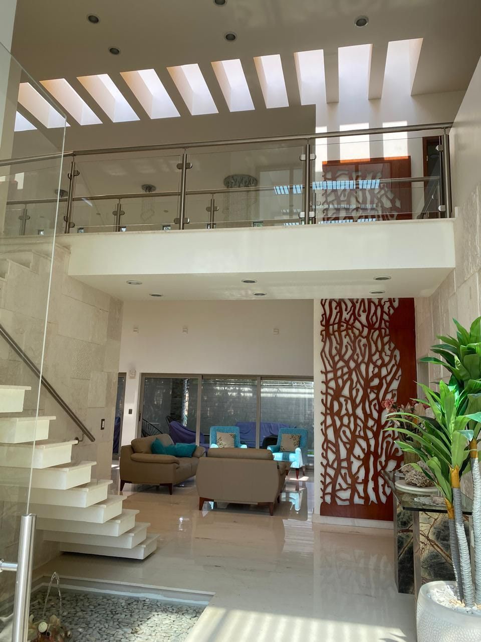 RESIDENCIA EN VENTA EN ZONA EXCLUSIVA "LOMAS DEL CAMPESTRE". - foto 3