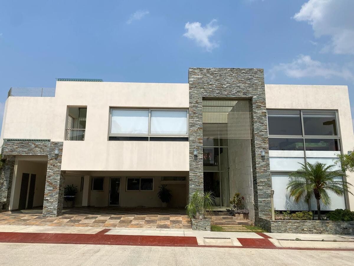 RESIDENCIA EN VENTA EN ZONA EXCLUSIVA "LOMAS DEL CAMPESTRE". - foto 1