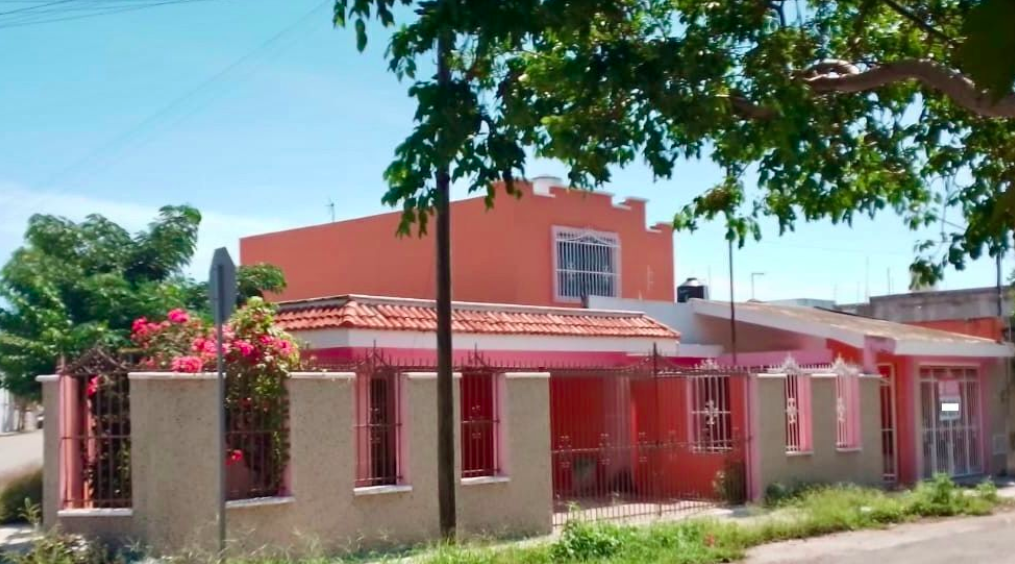 House for sale on corner, Residencial Pensiones. EasyAviso