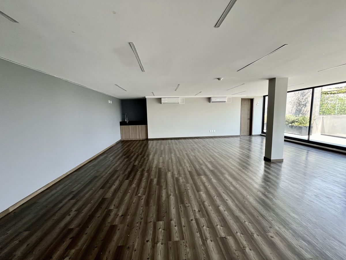 17 de 24: Salón de fiestas