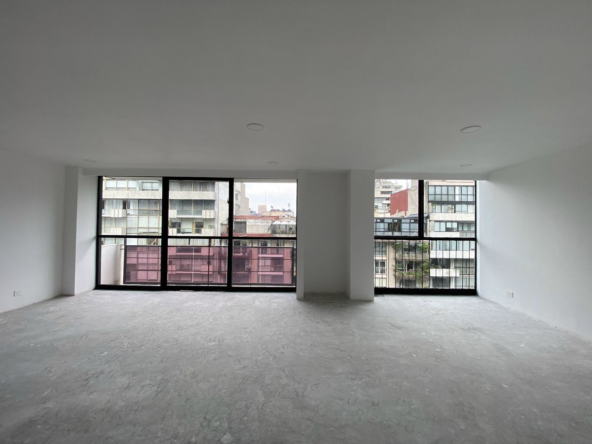5 de 44: Sala con posibilidad de 4 ambientes, con balcón