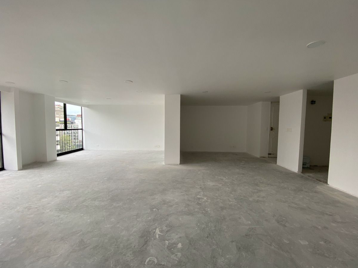 4 de 44: Sala con posibilidad de 4 ambientes, con balcón