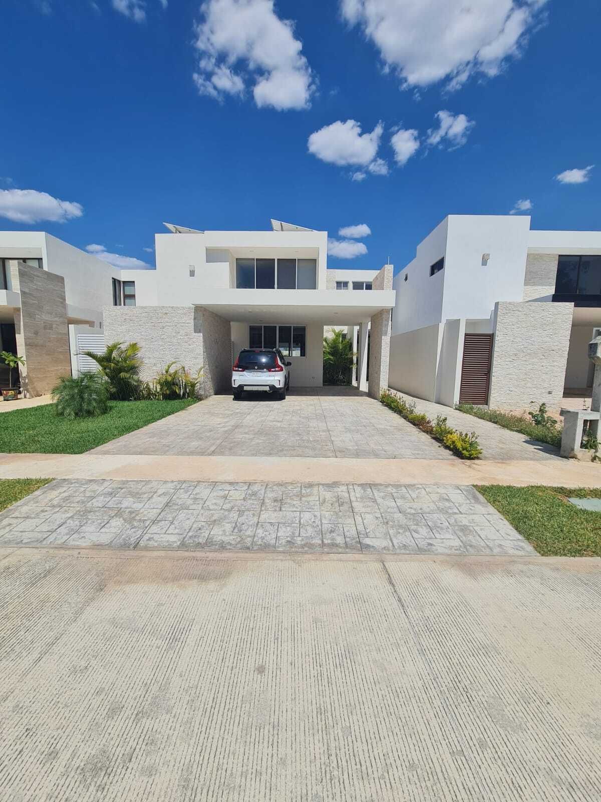 1 de 27: Fachada Principal
