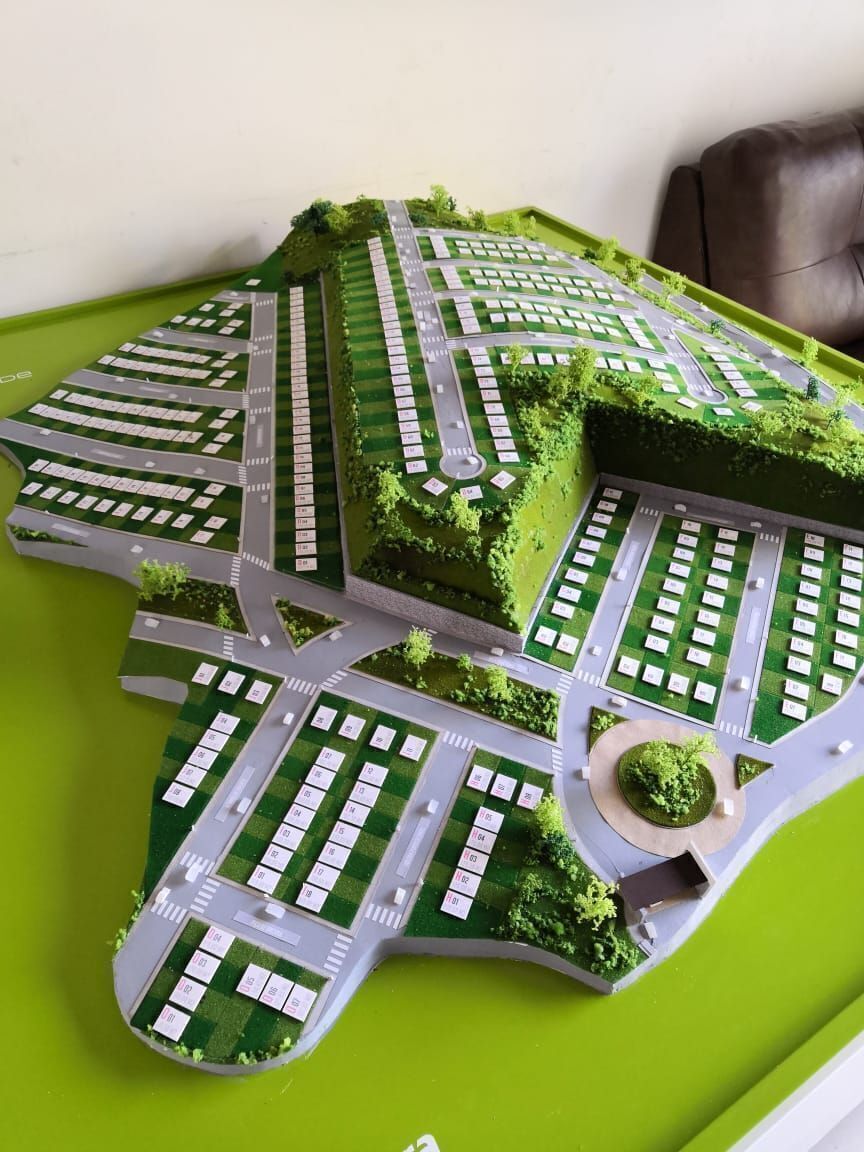 2 de 7: Maqueta de fraccionamiento.