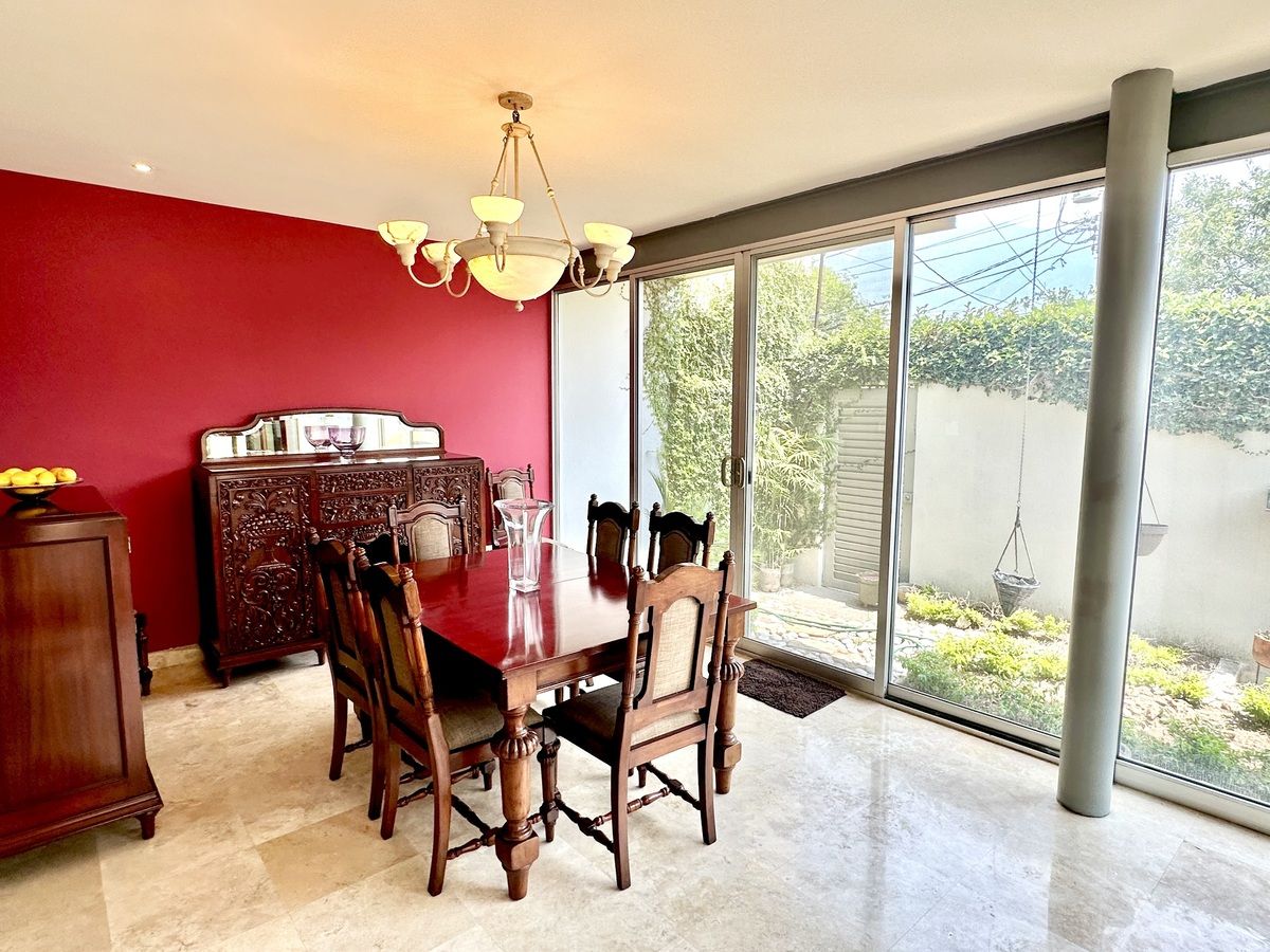 Comedor con salida al jardín