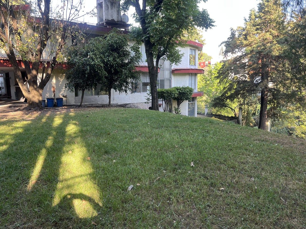 8 de 18: Jardín y vista exterior de la casa