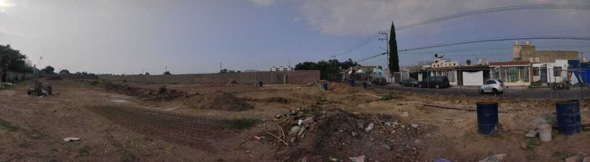 obra al inicio, lleva un avance de 45%