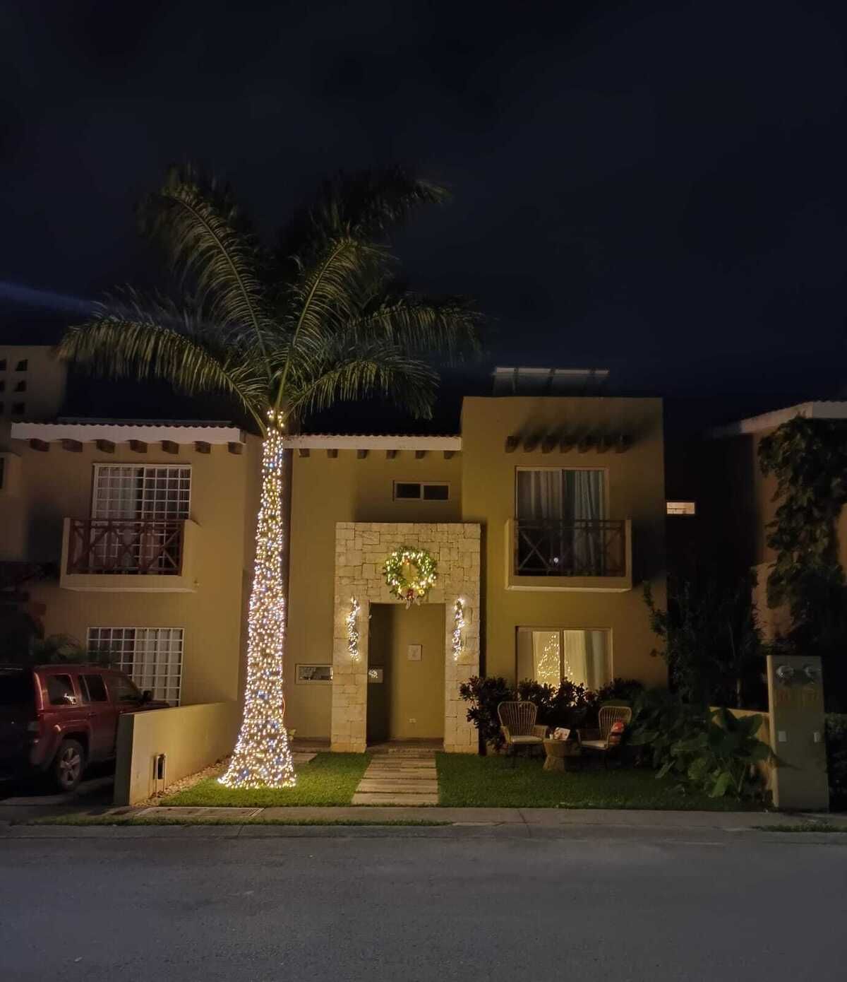 2 de 22: FACHADA VISTA DE NOCHE