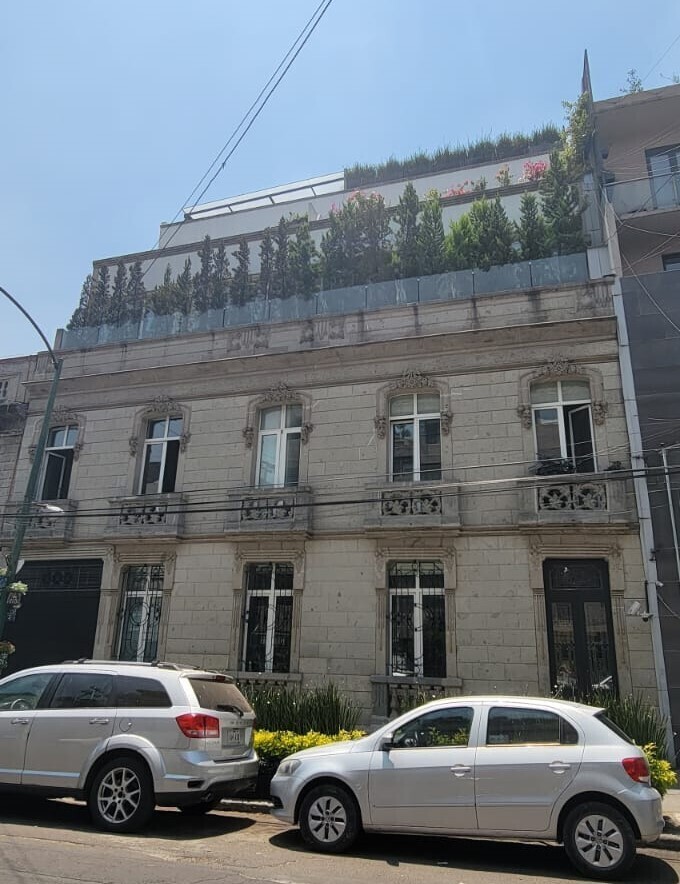 1 of 22: Fachada