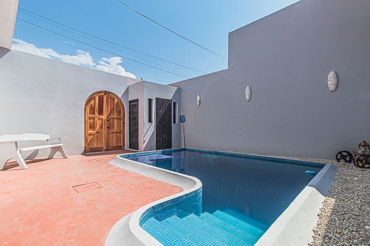 Casa Alta, Completamente Amueblada en Progreso