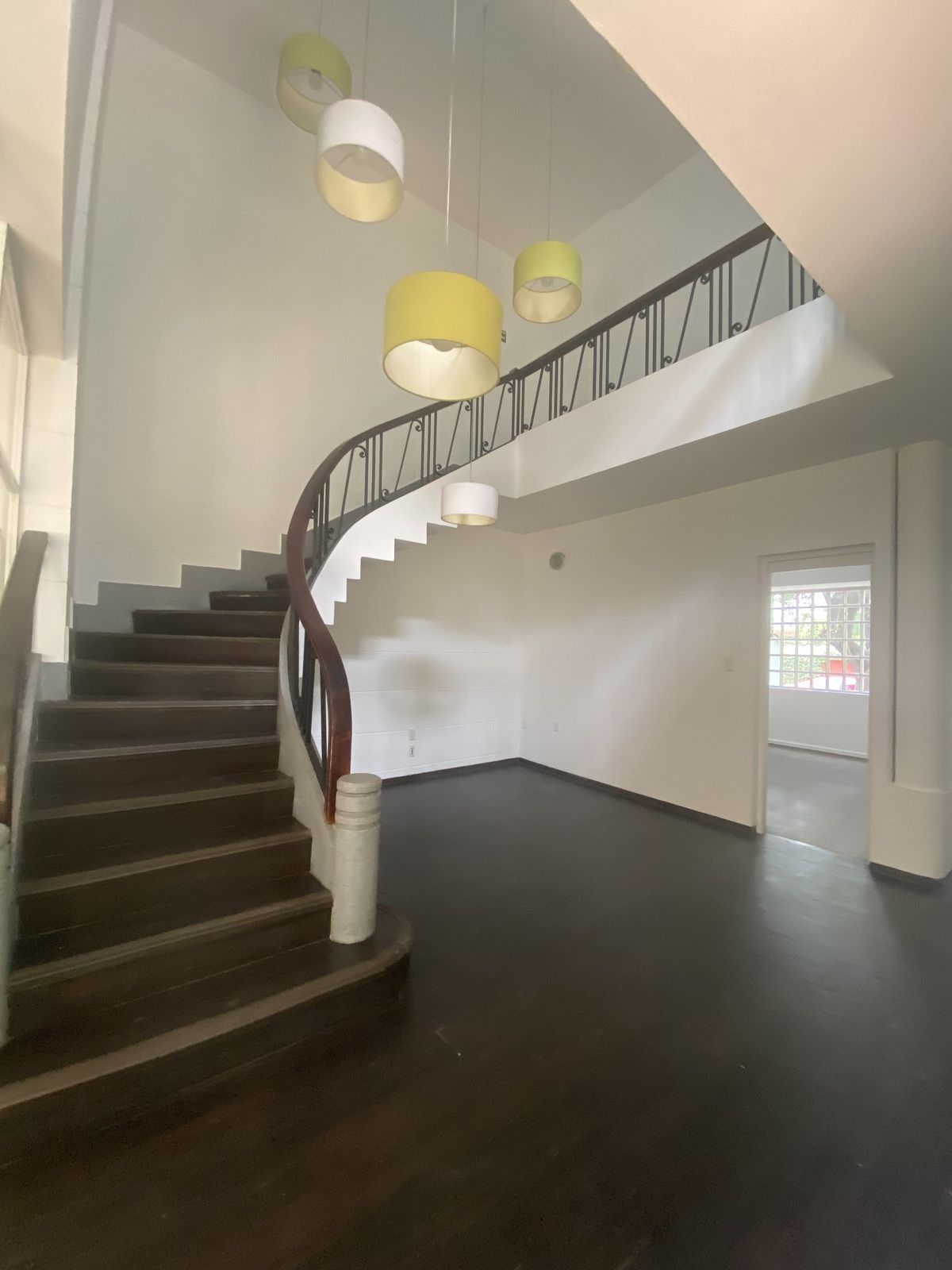 CASA CON USO DE SUELO PARA OFICINAS