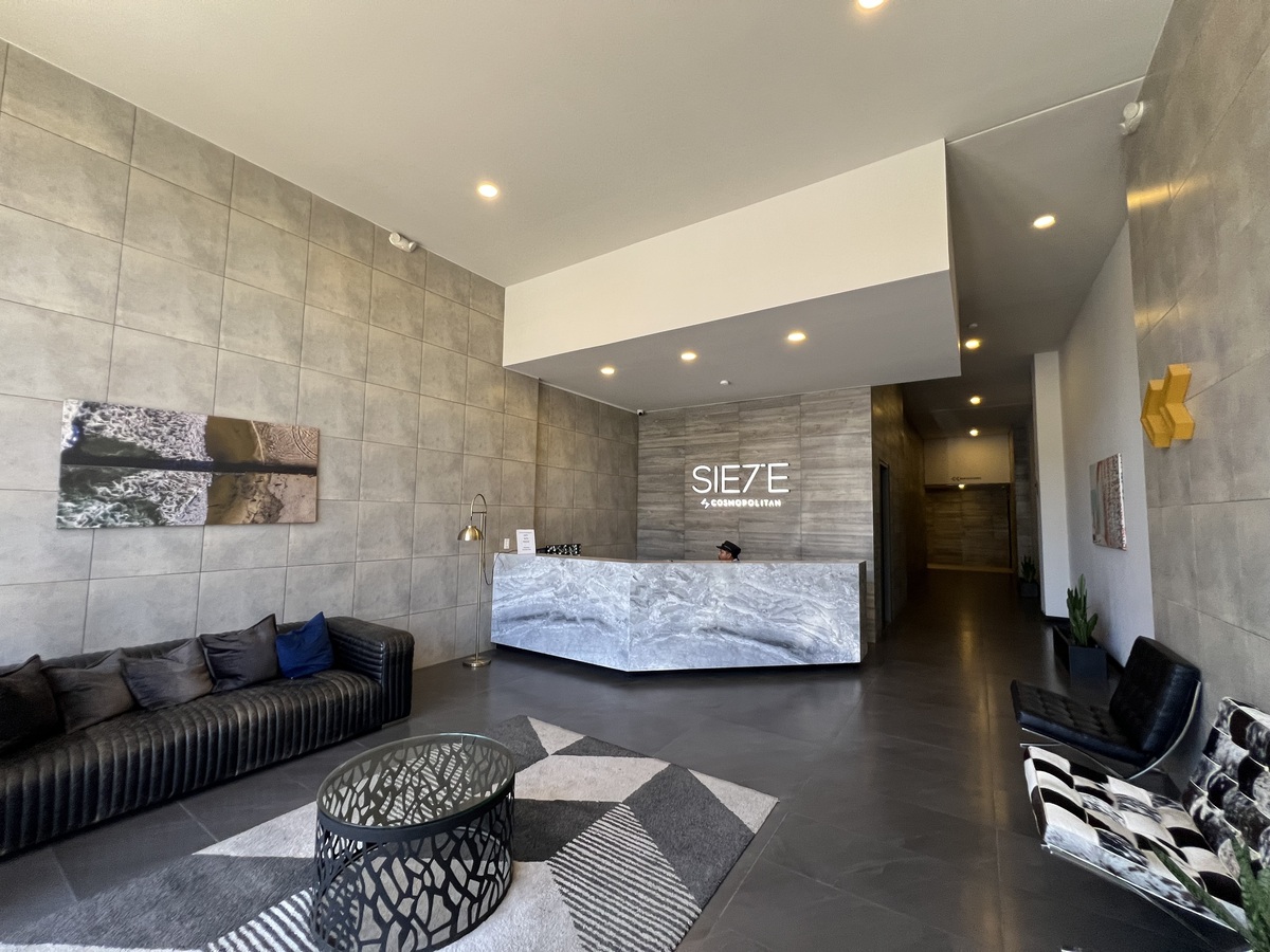 2 of 20: Lobby