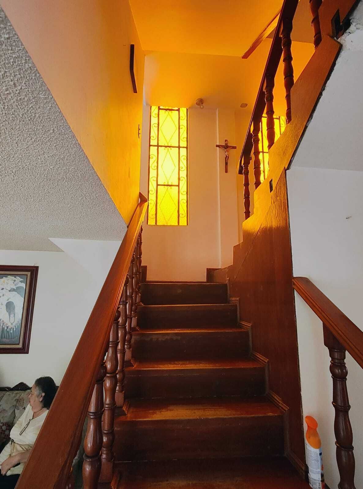14 de 25: Escalera