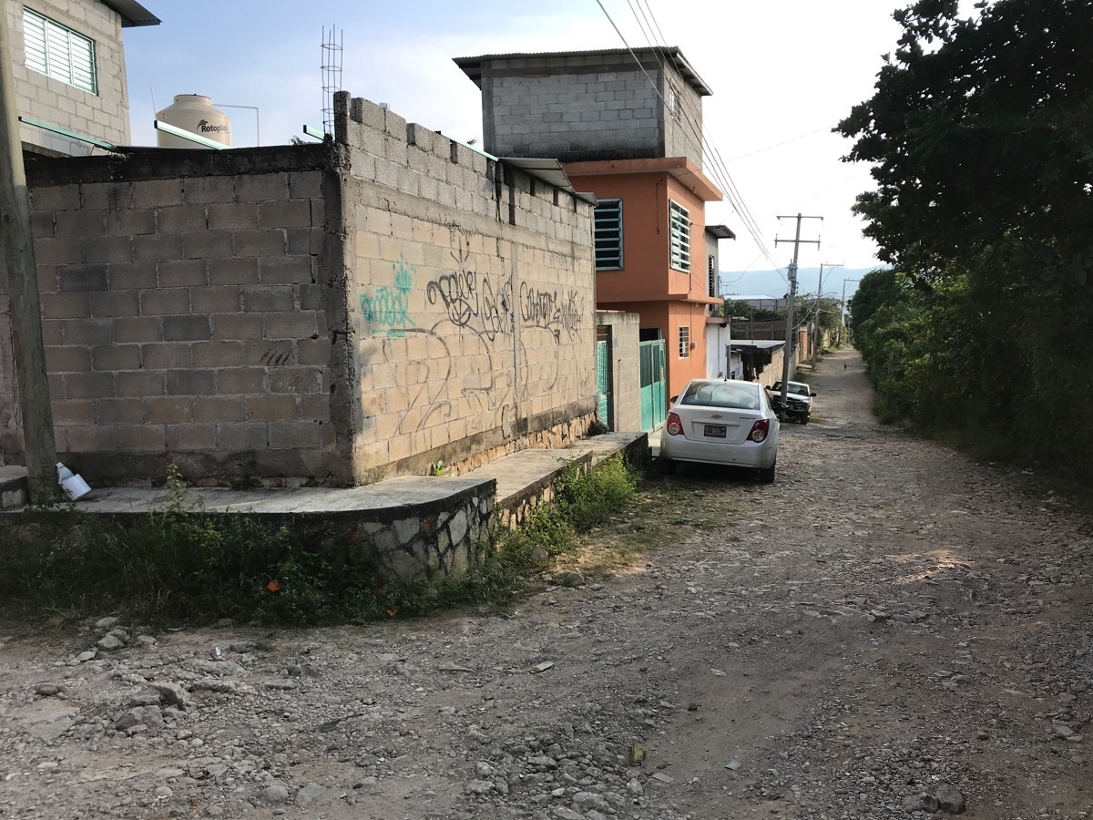 Terreno en venta Loma Bonita Terán, vista hacia calle