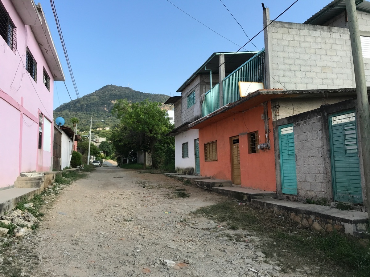 Terreno en venta Loma Bonita Terán, vista calle frontal