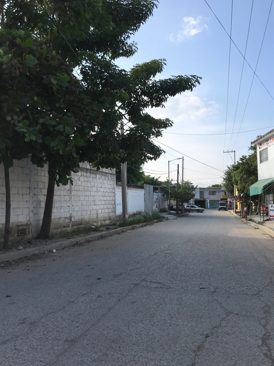 Terreno en venta Loma Bonita Terán, vista calle principal