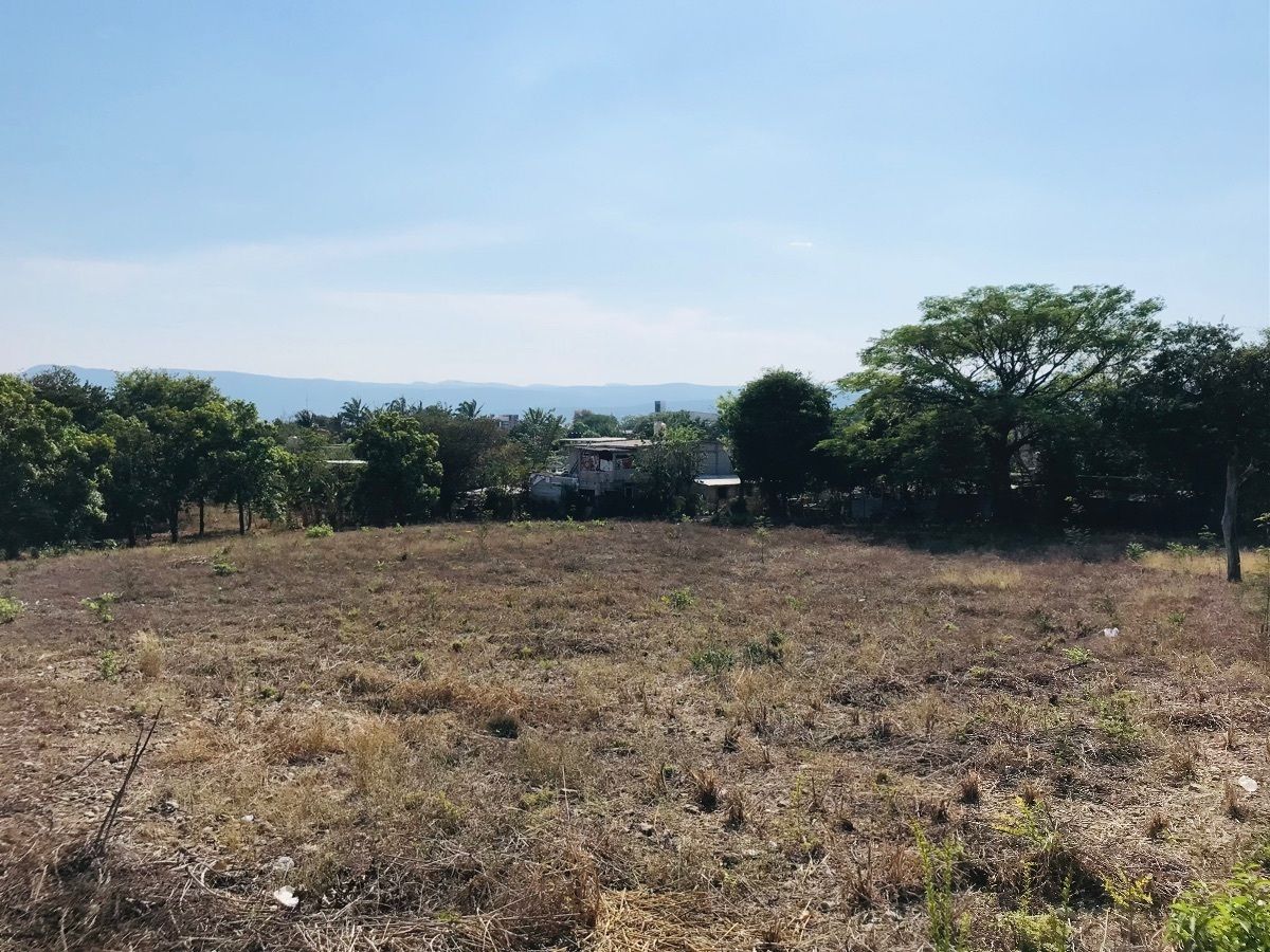 Terreno en venta Loma Bonita Terán, plano y con servicios