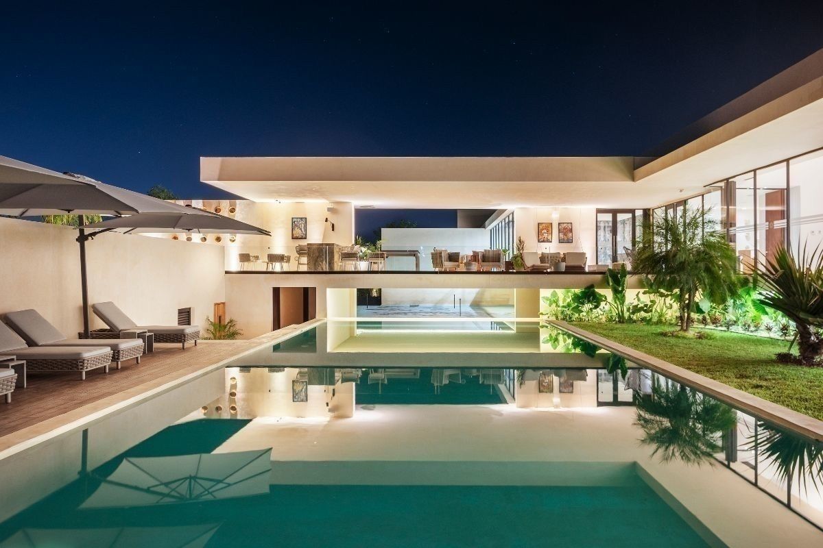 1 of 9: Casa Club