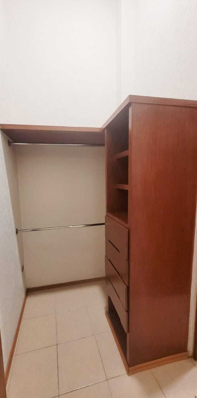 9 de 14: Vestidor 2da Recámara