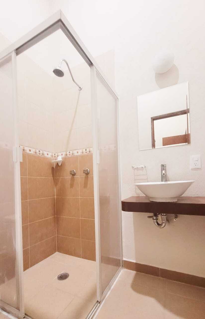 10 de 14: Baño 2da Recámara
