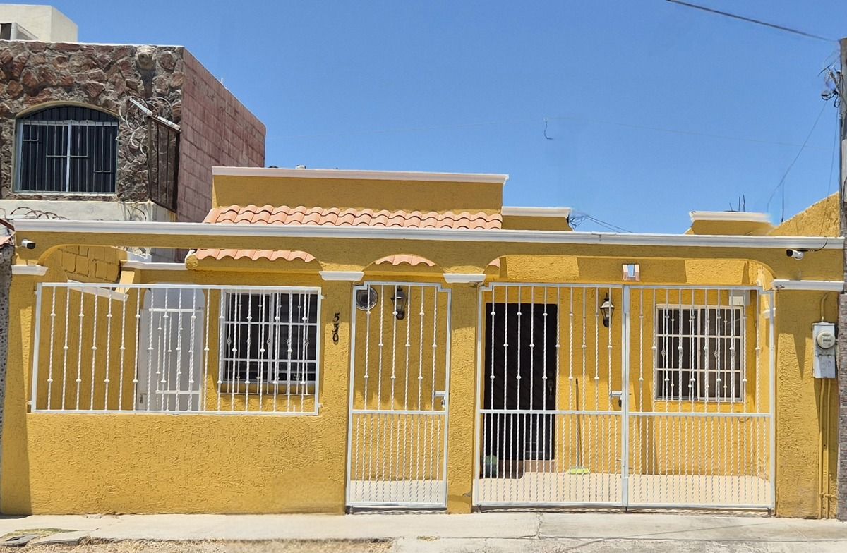 1 of 10: FACHADA