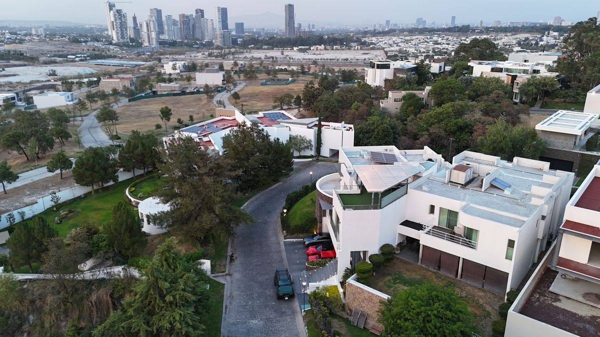 2 de 42: propiedad sin  obstrucción visual en 2 sentidos