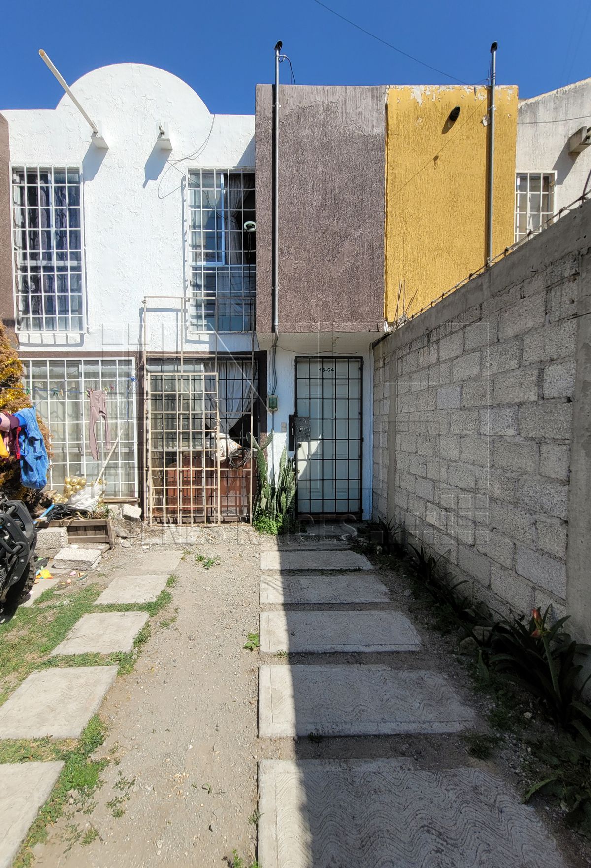 2 of 19: ESTACIONAMIENTO