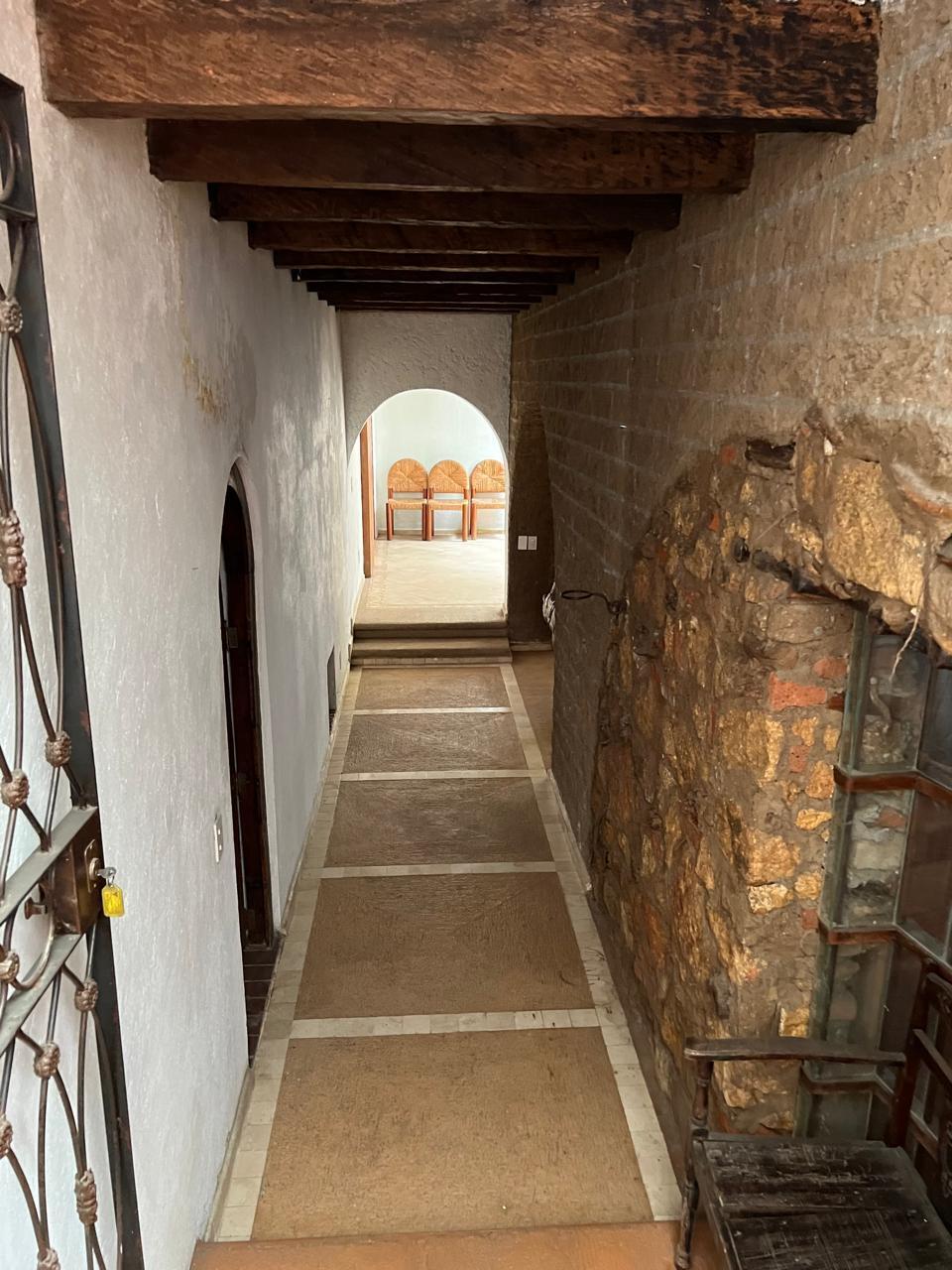 10 of 15: entrada a la casa 2
