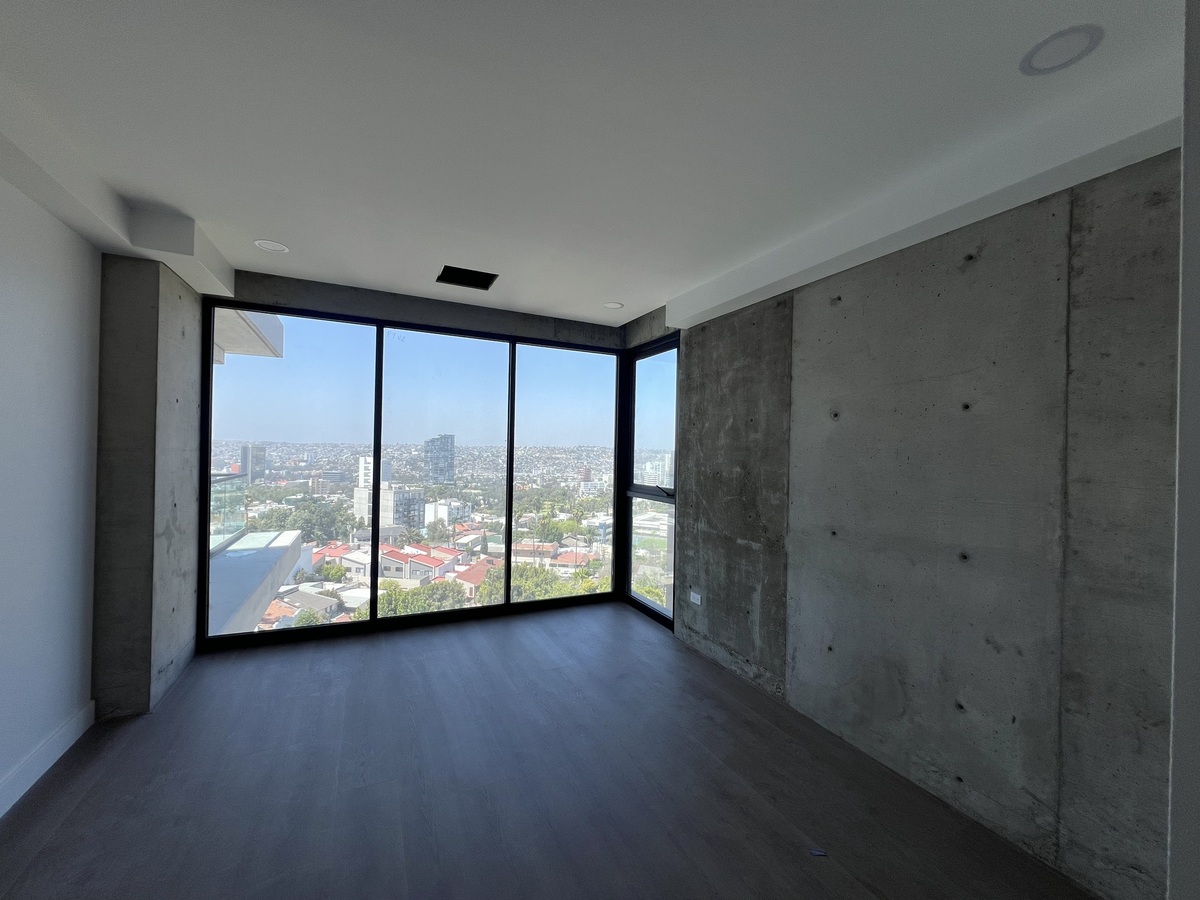 4 de 11: Recámara  principal con vista hacia Tijuana