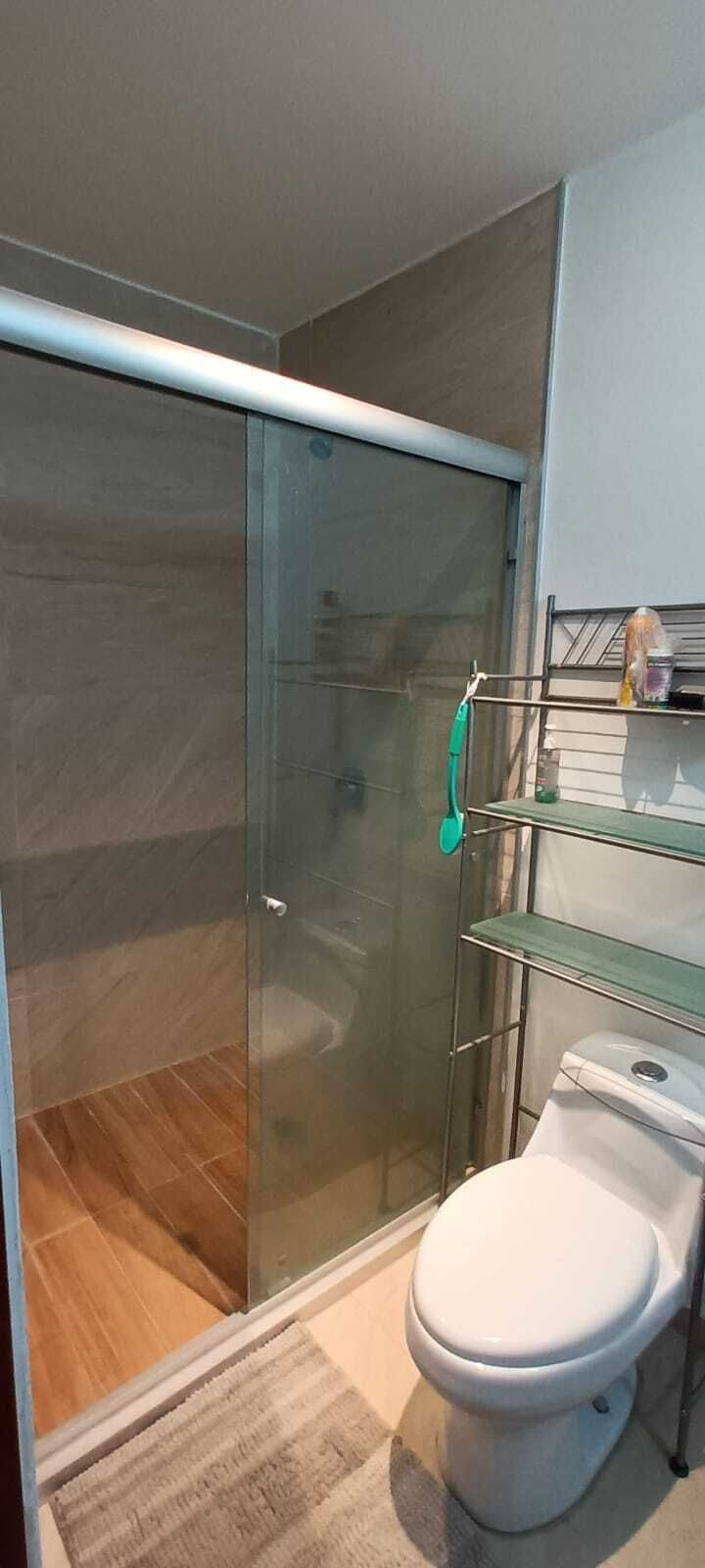 4 of 15: Baño
