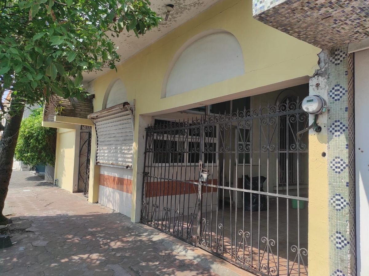 1 de 6: El frente al Nuevo Hospital de la Marina