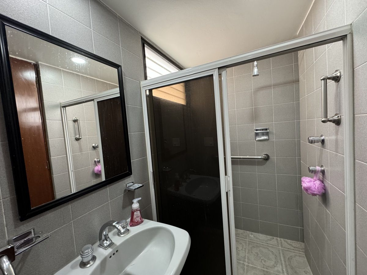 11 de 26: Baño secundario