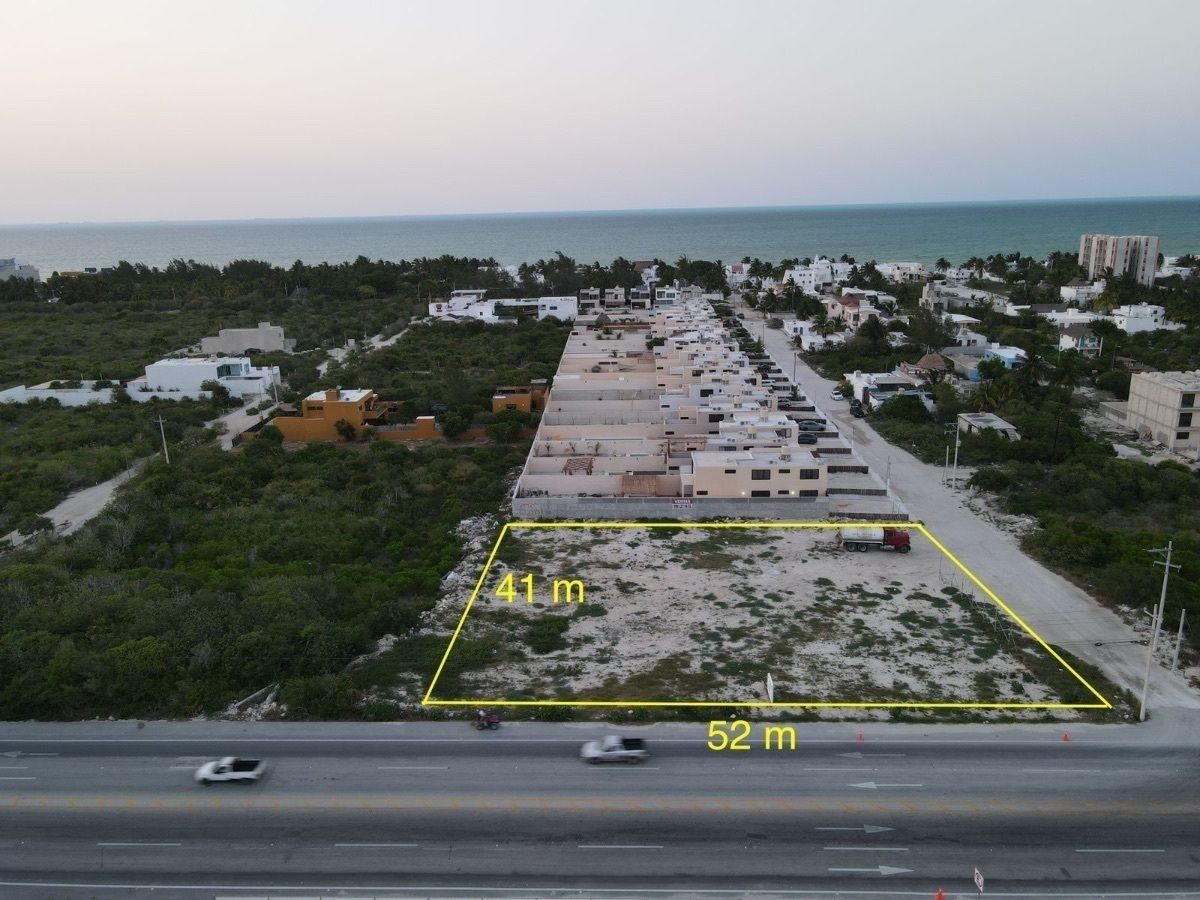 1 de 2: Terreno en Chicxulub Puerto