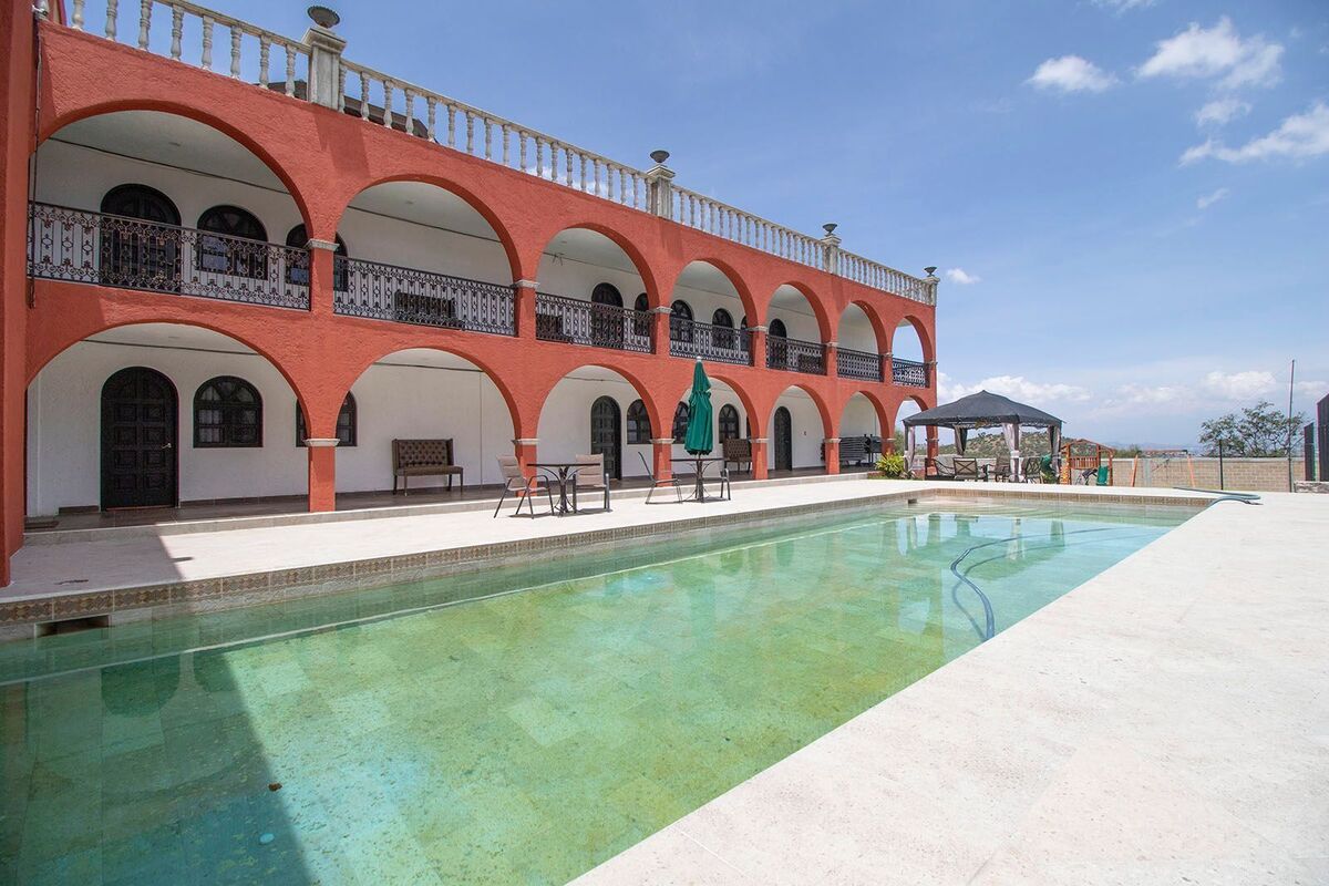 Fachada de la alberca