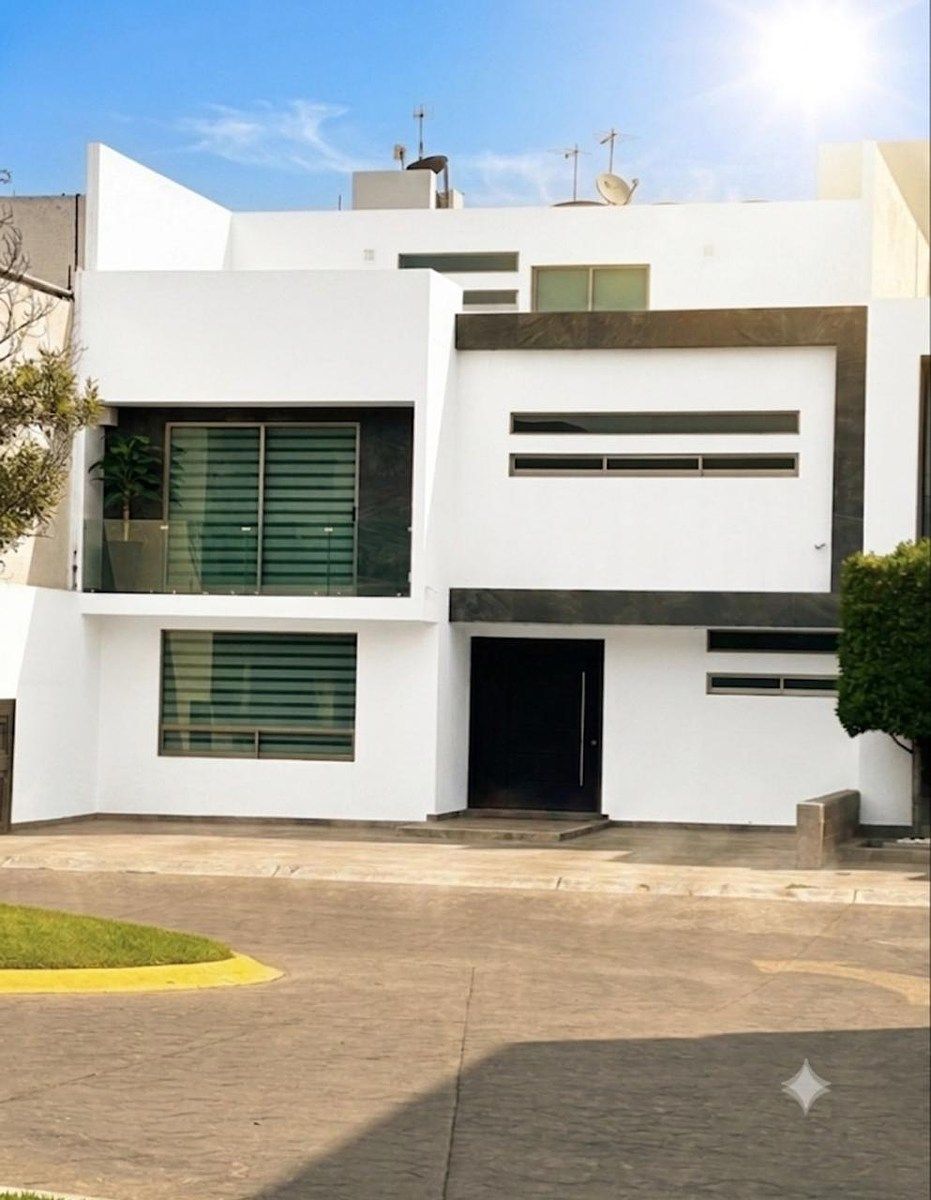 Fachada, foto 1 de 32