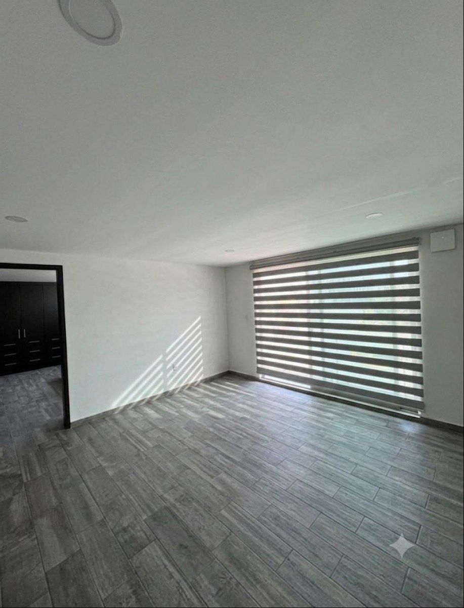 Recámara principal con balcón, vestidor y baño, foto 16 de 32