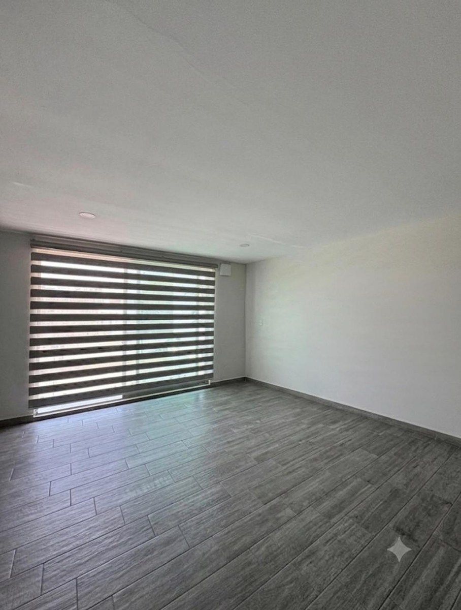 Recámara principal con balcón, vestidor y baño, foto 17 de 32
