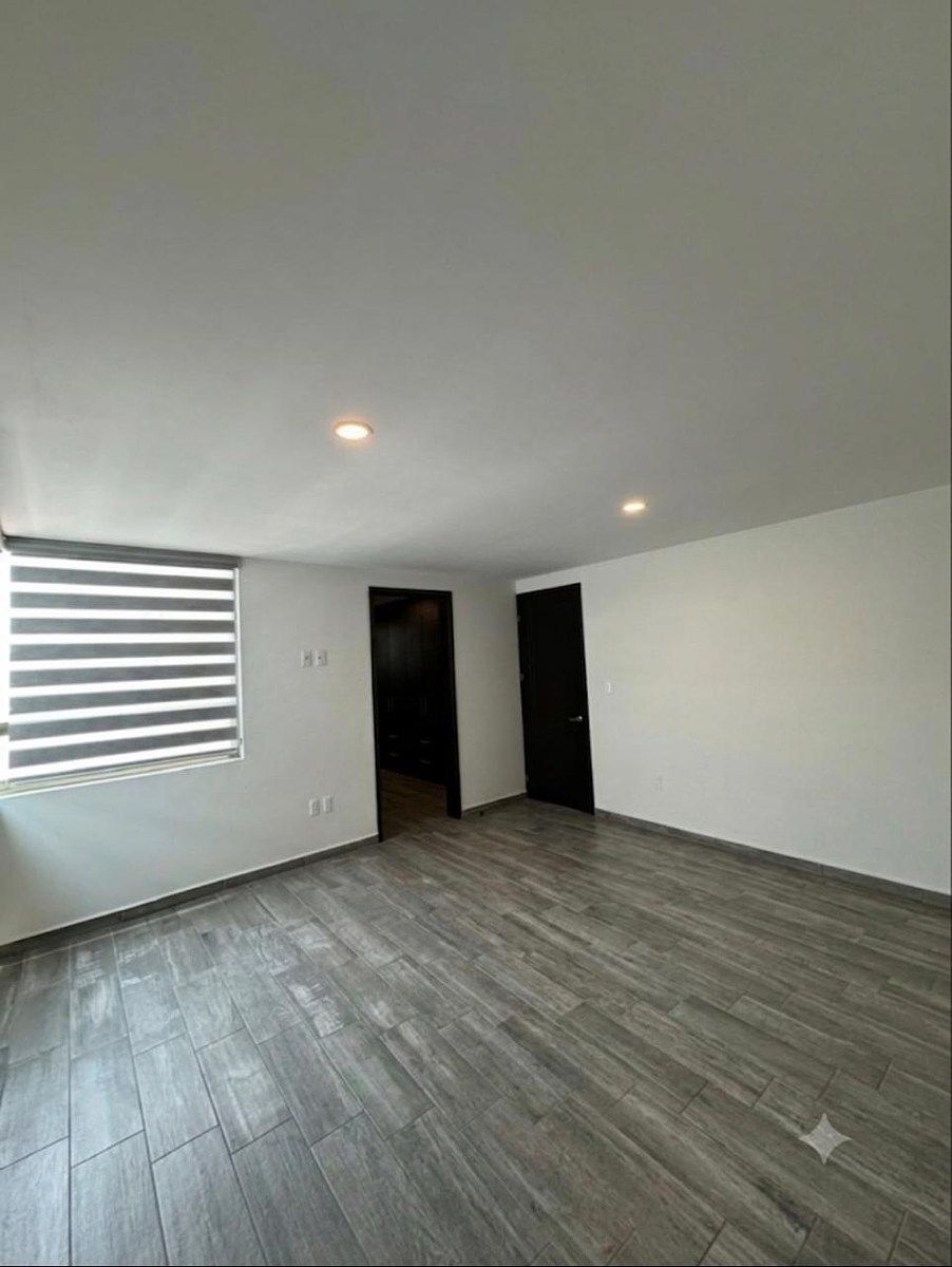 Recámara secundaria con vestidor y baño, foto 21 de 32