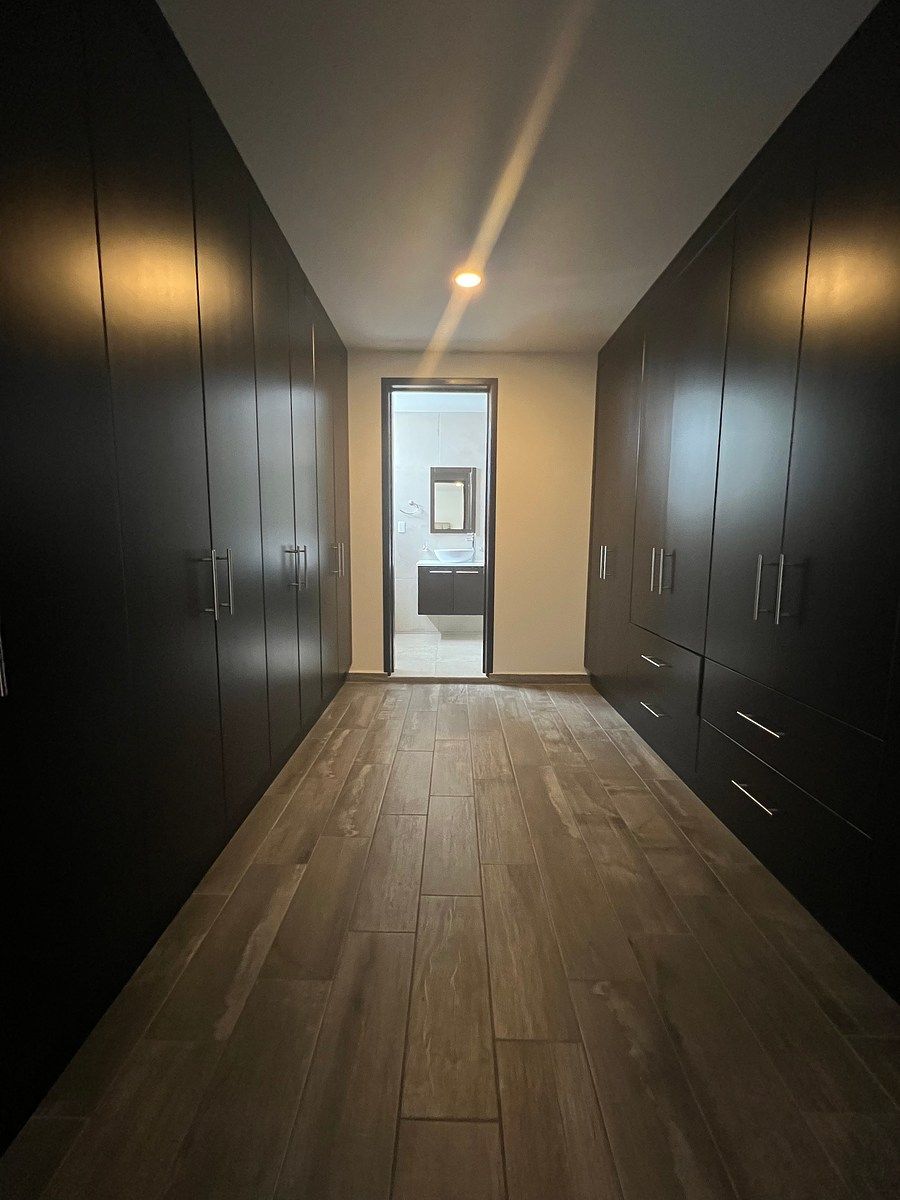 Vestidor de recámara secundaria, foto 22 de 32