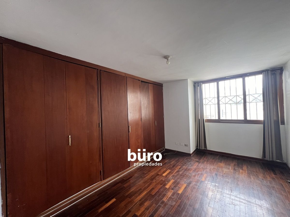 6 de 15: Dormitorio principal con baño incorporado