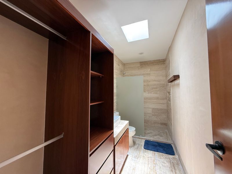 19 de 28: Closet, Segunda Habitacion