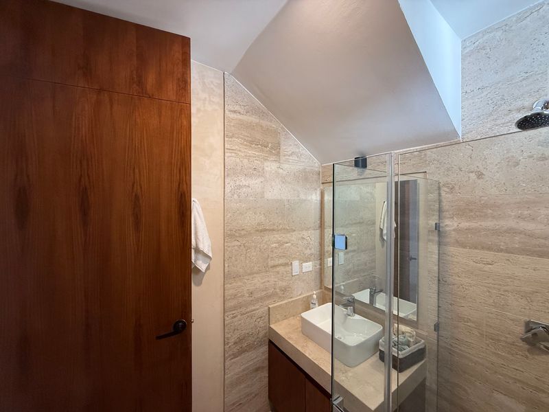 22 de 28: Baño, Tercera Habitacion