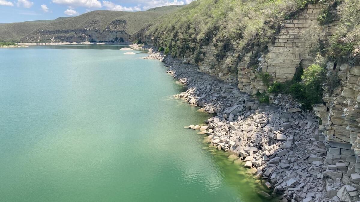 2 de 6: Vista del tipo de piedra que existe en la propiedad.