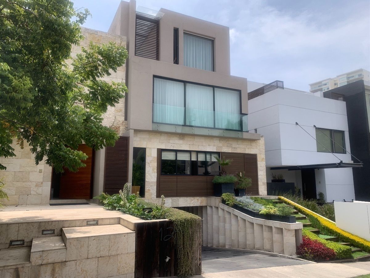 VENTA RESIDENCIA EN CUMBRES SANTA FÉ - foto 2