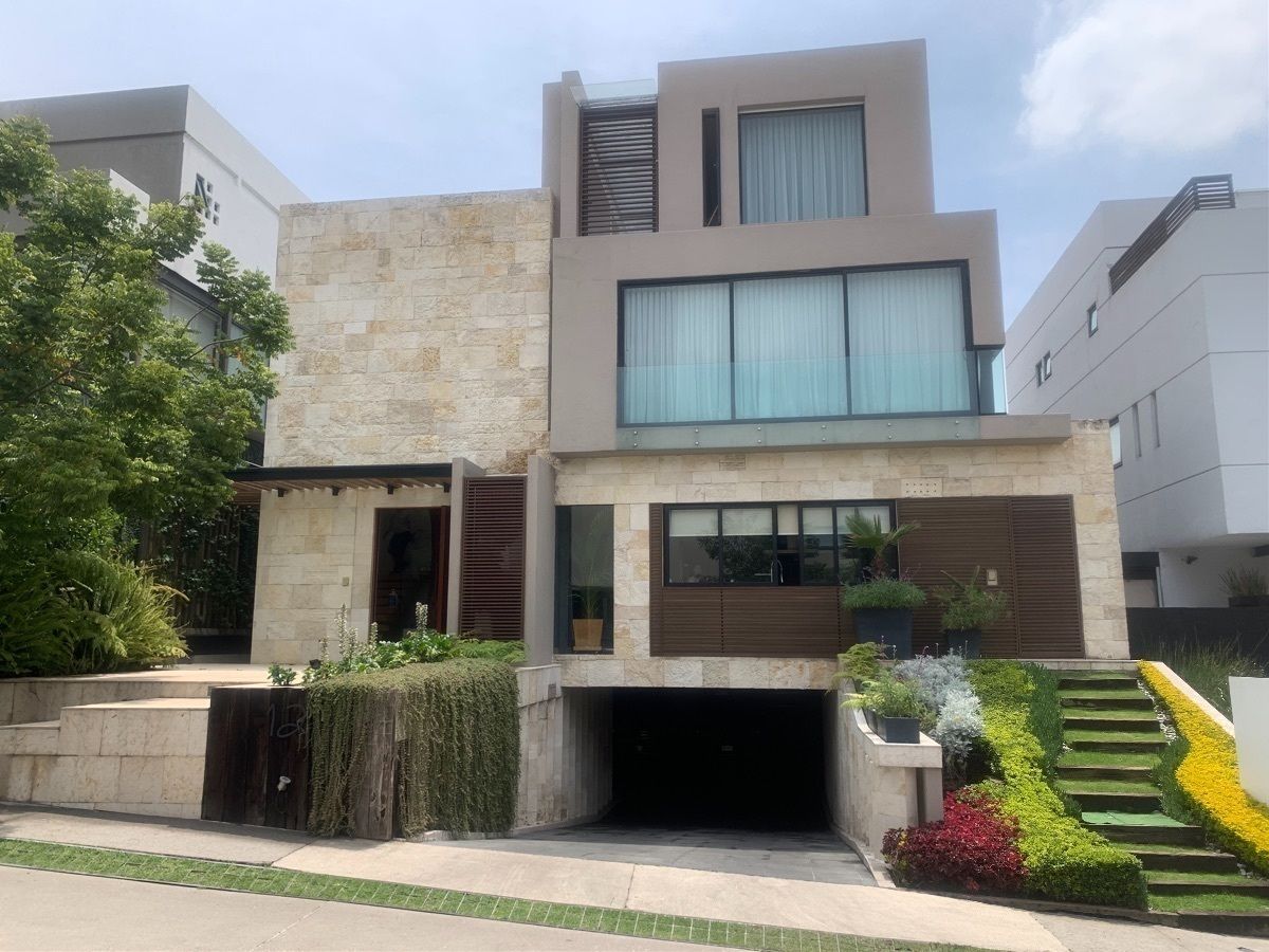 VENTA RESIDENCIA EN CUMBRES SANTA FÉ - foto 1