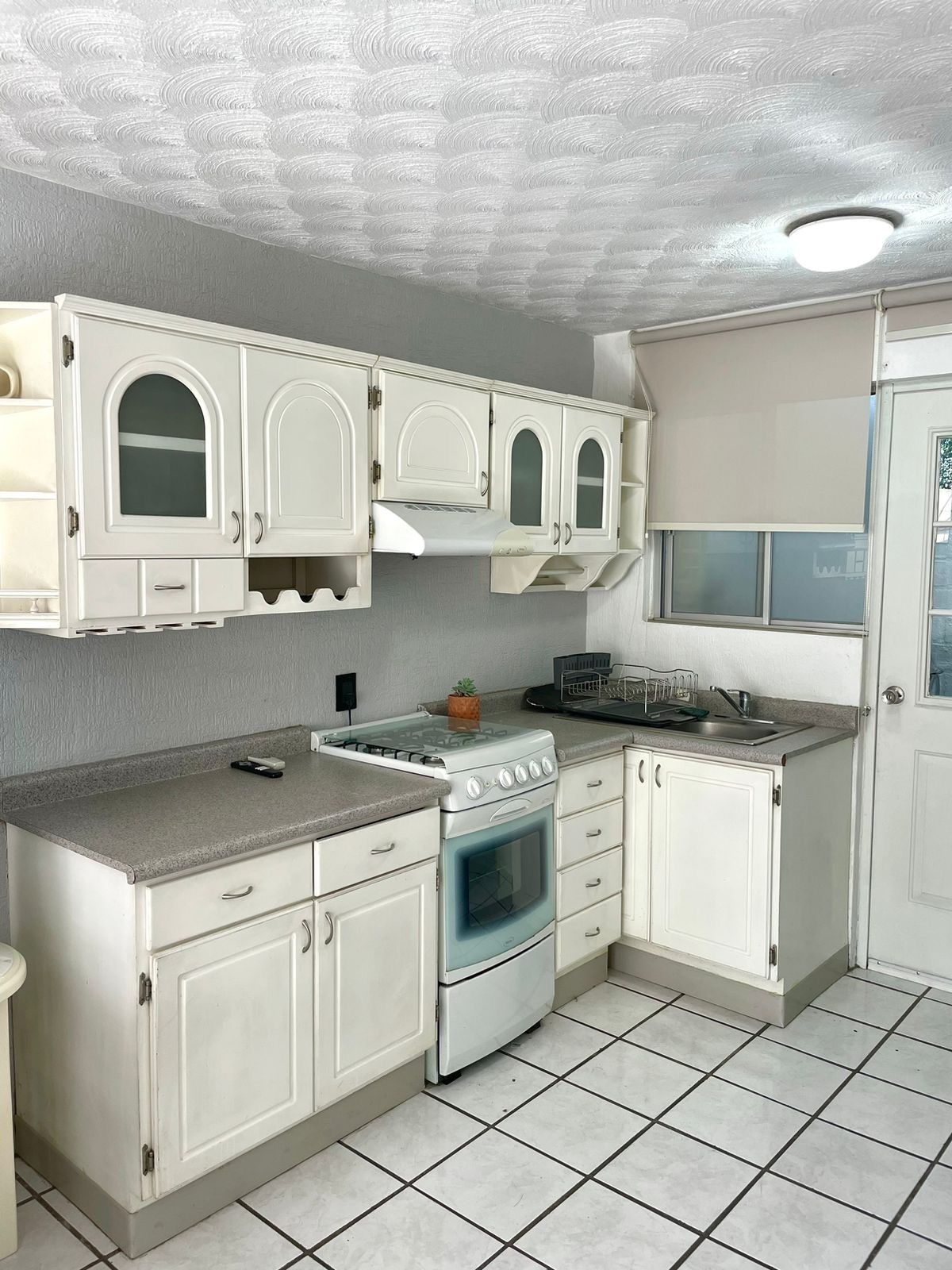 9 de 27: Cocina integral equipada