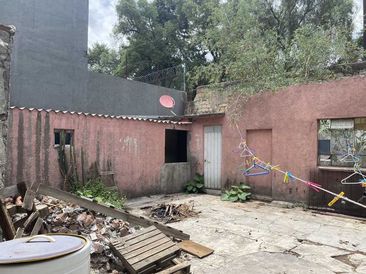 Acceso por ambas calles